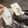 Meia Assimetrica com Rosto Sorridente e Calça de Tubarão, Meias Yuanyang para Mulheres, Meia de Cano Médio para Uso Externo, Tendência Streetwear Outono e Inverno