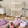 Un artículo imprescindible para organizar equipo de fitness: una cesta de almacenamiento con ruedas para colchonetas de yoga, perfecta para uso en casa, y también adecuada para guardar raquetas y balones de baloncesto