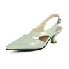 Zapatos británicos 2023 comercio exterior hebilla trasera sandalias de hueco verano 33 punta fina cubiertas 45 sandalias de tacón alto zapatos de charol blanco