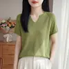 Camiseta de punto de seda helada de manga corta con cuello en V suave estilo francés para mujer, top versátil fino y transpirable de ajuste slim para verano
