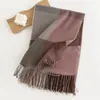 Bufanda de Estilo Callejero Europeo y Americano Imitación Cachemir Moda Femenina Bufanda de Viaje Estilo Cuadros Chal Versátil con Borlas Venta al por Mayor