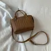 Bolsa Retrô de Padrão Trançado de Nicho para Mulheres 2025 Nova Moda Versátil Bolsa Transversal Exquisite Super Popular Pequena Bolsa de Mão