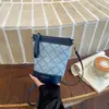 Bolso Cruzado Yuezi Moderno con Patrón de Rombos y Bloques de Color Diamante Brillante 2026 Nuevo Bolso Pequeño de Mezclilla para Viajes Diarios Bolso Sencillo de Cubo de un Solo Hombro