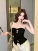 Top Tubo de Verano Nuevo Estilo con Diseño Irregular Hueco de Diamantes y Espalda Bonita, Corte Ajustado, Copas Fijas, Top para Mujer con Botones