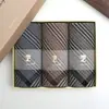 Caja de Regalo Boutique Pañuelo de Algodón Puro para Hombre Hilo de Algodón Peinado Teñido en Hilo Pañuelo de Negocios de Alta Gama Regalo de Boda Venta Caliente Transfronteriza