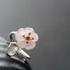 Nafoge joyería de plata al por mayor incrustada con pétalos de cristal rosa natural anillo abierto de plata pequeño fresco anillo de plata de ley 925