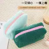 Estuche de Peluche Rizado Mismo Estilo de Amazon, Bolsa de Papelería Portátil para Almacenamiento de Productos de Cuidado de la Piel y Belleza, Bolsa de Cosméticos de Moda de Gran Capacidad
