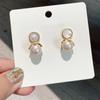 Pendientes de perlas explosivas de lujo ligeros y combinables para mujer, pendientes sencillos y personalizados de estilo frío sin orejas, pendientes elegantes de moda para el verano.