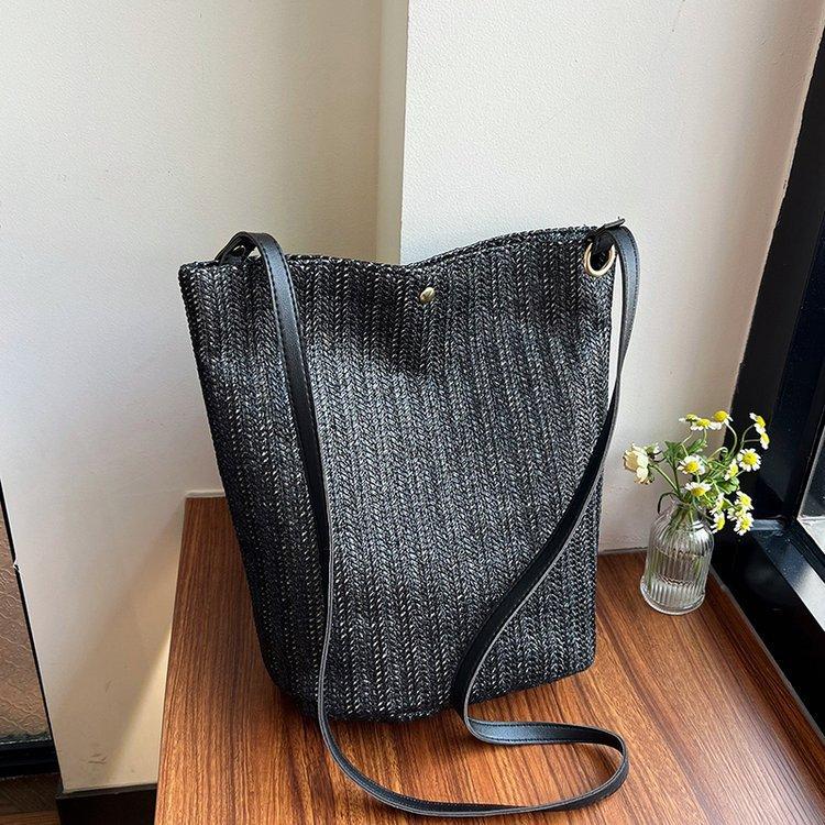 编织包女包新款潮2024夏草编简约百搭小清新水桶包个性单肩斜