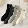Calcetines de Invierno Otoño para Mujer Estilo Retro Vintage Calcetines de Algodón Puro Estilo Universitario Coreano Casual Versátiles Calcetines de Tubo Alto Calcetines de Moda Venta Caliente