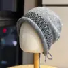 Chapéu feminino retrô, novo estilo fashion, para circunferência de cabeça grande, lã tricotada, quente, padrão jacquard, cordão, chapéu oversized