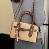 Bolso de gamuza para mujer, nuevo modelo de otoño 2026, bolso de mano vintage de alta gama para el día a día, exquisito bolso de hombro y cruzado