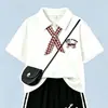 Nuevo Estilo de Verano 2026 para Niñas: Conjunto de Dos Piezas: Pantalones Casuales de Pierna Ancha con Adorno de Encaje y Lazo y Top Polo Dulce de Dibujos Animados