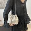 Verano Tendencia Nuevo Bolso Bucket Bordado Chino Bolso de Mujer 2024 Nueva Llegada Lujo Ligero Todo Combinable Bolso de Hombro Bolso de Cadena Cruzado