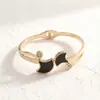 Nova Pulseira de Aço Titânio com Preço Especial para Mulheres em Formato de C Fashionável com Diamantes Resistente à Cor Alta Qualidade Joia para Melhor Amiga