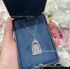 Colar Hairei h w V Gold High-End "Porta da Felicidade" Edição Limitada do Festival Qixi para Mulheres, Pingente Castelo Gaiola de Pássaro Totalmente Cravejado, Estilo Luxo Leve