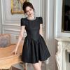 Estilo Verão 2026 Novo Estilo Miu Cintura Marcada Vestido Rodado Preto Vestido Mini Evasê para Mulheres 21655