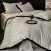 Juego de ropa de cama de cuatro piezas de terciopelo de leche de alta densidad, Grado A, con un borde ancho, que presenta un lujoso patrón de jacquard, diseñado para el calor del invierno y con una funda de edredón y sábana bajera con forro de felpa