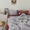 Conjunto de quatro peças estilo retro de inverno em veludo de leite, capa de edredom e lençol de cama quentes de veludo coral espesso, conjunto de três peças para dormitório estudantil