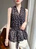 Blusa sin mangas de georgette ligero con lunares y cuello de corbata para mujer, cuello redondo, entallada en la cintura, adelgazante, top suave y elegante para primavera y verano