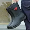 Botas de chuva de cano médio para homens, botas de chuva antiderrapantes, sapatos impermeáveis estilo coreano, botas de água de pesca estilosas, sapatos de borracha duráveis para adultos para lavagem de carro