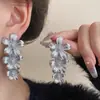 Europeu e Americano Retro Metálico Antigo Atmosférico Flor Borla Brincos Temperamento Luz Luxo Coringa Brincos Personalizados Atacado