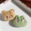 Lindo broche de conejo de peluche de dibujos animados, bufanda, bolso escolar, accesorios, decoraciones, zapatos y calcetines, accesorios de ropa, colgante.