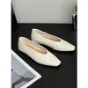 Sapatos Rasos Quadrados Estilo Retro Francês para Mulheres 2026 Novo Modelo Couro Genuíno Versátil Slip-On Confortáveis Sapatos de Vovó