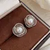 Brincos de flor oca de pérola em ouro estilo francês com pino de prata 925, luxo leve, de alta qualidade, brincos elegantes, brincos sofisticados