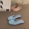 Sandálias Fechadas Respiráveis de Tecido de Linho com Salto Bloco Quadrado para Mulheres 2026 Novo Estilo Coreano Nicho Casual Férias Meia-Pantufa