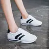 Zapatos Deportivos Casuales con Cordones Nuevos Otoño 2026 Suela Suave Zapatos para Correr Versátiles Zapatos de Estudiante Planos Antideslizantes Zapatos Individuales para Mujer