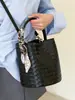 Bolso de Cubo Tejido de Estilo Casual Retro Trendy Transfronterizo Color Sólido Nicho Combinable Bolso Bandolera para Mujer para Ir al Trabajo
