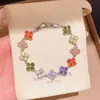 Pulseira pingente geométrico de flor de zircônia cúbica estilo europeu e americano, elegante e versátil, uma peça de joalheria delicada e luxuosa com um toque de alta qualidade, um acessório único e estiloso para mulheres