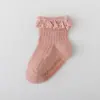 Calcetines de Amazon para niñas para verano, calcetines antideslizantes con puntos adhesivos, calcetines de encaje de color liso para niños, calcetines de piso para niños pequeños