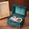 Caja de Almacenamiento Cuadrada de Madera con Remaches Retro Caja de Madera para Guardar Anillos Collares Joyería Caja de Decoración de Exhibición Antigua de Escritorio
