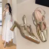 Sandalias Elegantes de Tacón Alto Plateadas 2026 para Mujer con Espalda Abierta, Tacón Grueso, Punta Cerrada, Adecuadas para el Transporte de Verano