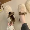 Sapatos de algodão fofos e estilosos estilo coreano para mulheres, nova coleção outono/inverno 2026, com forro de fleece adicionado para aquecimento, apresentando um laço e um design raso e fofo.