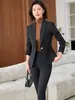 Traje de Alta Gama Gris Claro para Mujer Ropa de Trabajo Ol Viajero Presentador Conferencista Ropa Profesional Traje de Mujer