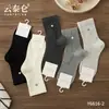 Meias Esportivas Femininas Yuntailun 7633 Cor Sólida, Nova Série Outono/Inverno Cor Café, Ponta Sem Costura, Confortáveis, Modernas, Estilo Coreano, Comprimento Médio até a Panturrilha