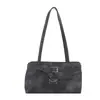A bolsa quadrada pequena popular de estilo coreano para mulheres deste ano é o novo modelo de verão de 2026, uma bolsa de ombro texturizada de cor sólida adequada para o trabalho e como bolsa de axila.