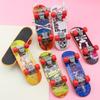 TikTok Boy Cyber Red Juguete Dibujo Animado Punta del Dedo Patineta Fábrica Directa de Yiwu Puesto del Mercado Nocturno Vendiendo Patineta de Dedo