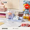 Caja de almacenamiento para papelería con figura de Labubu, caja de exhibición a prueba de polvo, organizador giratorio multifuncional para escritorio para labiales y productos de cuidado de la piel