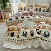 Estilo Blogger Coreano Conjunto de Quatro Peças de Lã de Leite Espessa Estilo Princesa Fresca Classe A Renda Desenho Animado Conjunto de Três Peças de Lã para Bebê