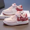 Zapatillas Casuales Suaves Estilo Coreano para Niños 2026 Nueva Moda Primavera Zapatos Deportivos para Niñas y Niños Elegantes Zapatos Blancos