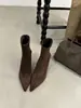 Novas botas de tornozelo de camurça para o outono e inverno de 2025, design moderno e minimalista, saltos finos, elegantes e versáteis, botas que afinam