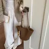 Bolsa de palha trançada estilo retrô novo, moderna, casual, popular, versátil, bolsa de mão, bolsa de ombro, bolsa crossbody, nicho e versátil
