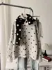 Casaco Suéter de Bolinhas Retro Preguiçoso Estilo Japonês e Coreano Super na Moda para Mulheres, Conjunto de Cardigan de Tricô Outono e Inverno com Cachecol 6606