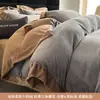 Xiangling Premium Estilo Simple y Lujoso Borde Ancho Bordado Terciopelo de Leche Juego de Cama de Cuatro Piezas