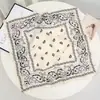 Pañuelo de cabeza de moda estilo retro americano con elementos de paisley hip-hop, pañuelo cuadrado versátil fino simple de graffiti de doble uso
