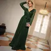 Nuevo Vestido del Fabricante de Ropa Femenina Transfronterizo: Vestido Largo de Manga Larga Verde Oscuro con Escote en V Profundo, Sencillo y Elegante para el Baile de Graduación